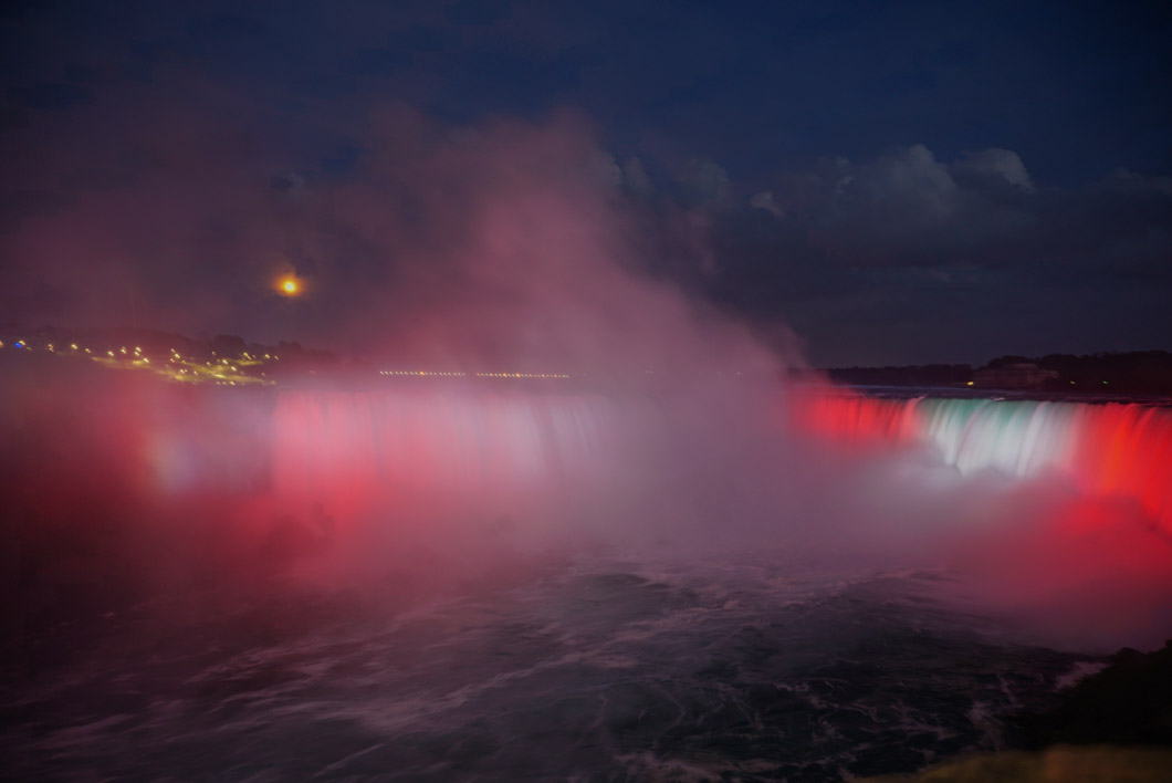 the light show of niagara falls at night