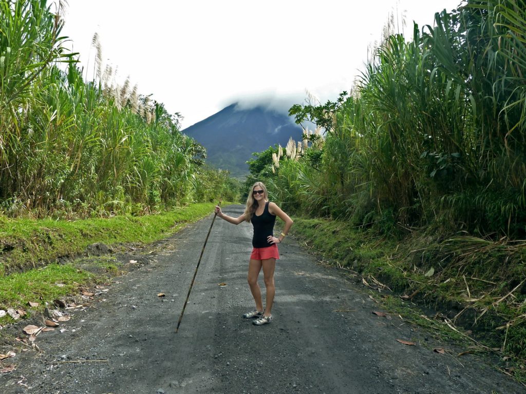 lindsay hiking in parque nacional arenal