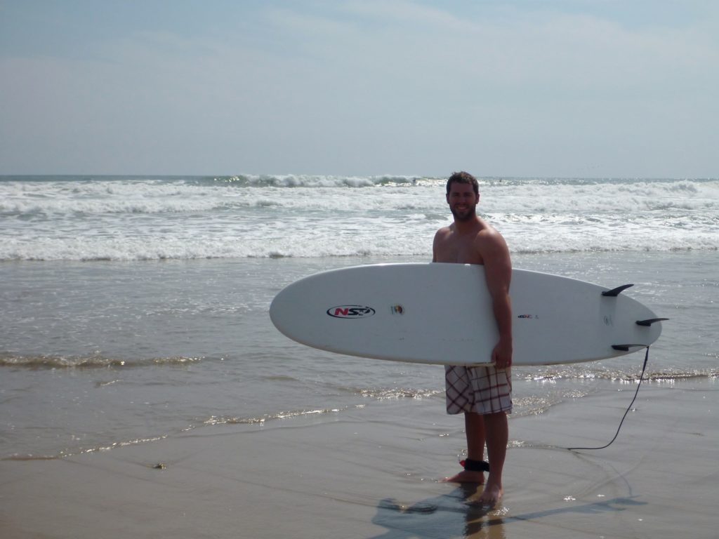 dan-surfing-playa-santa-teresa