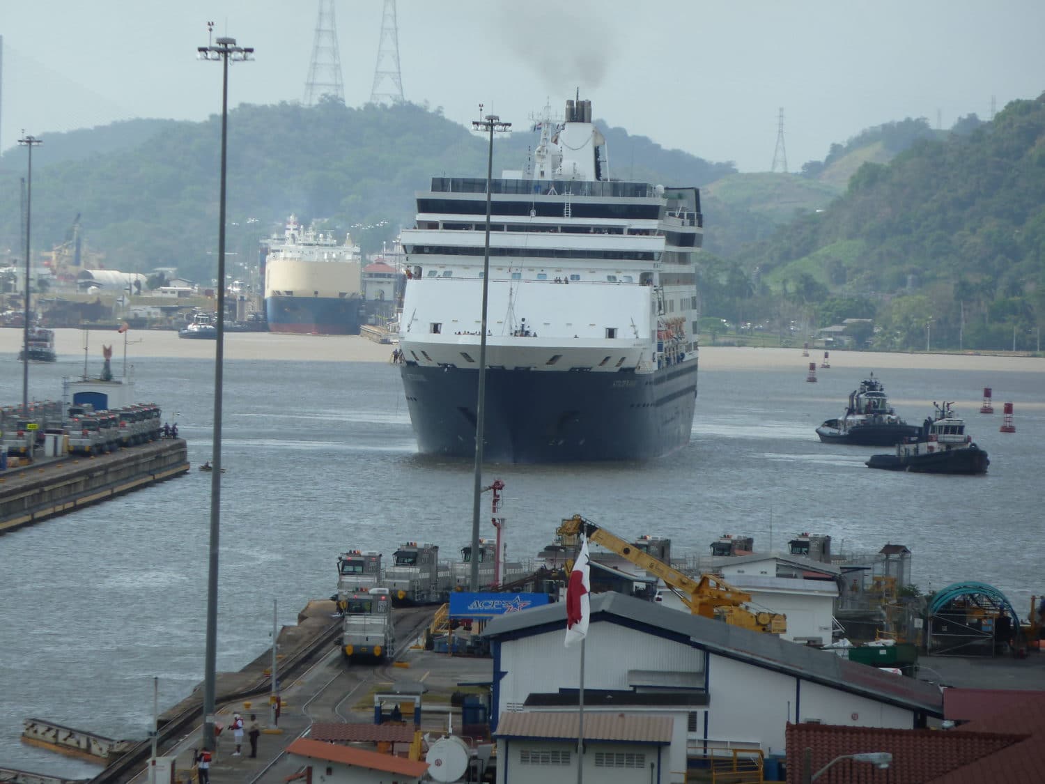 cruise ship approaching miraflores