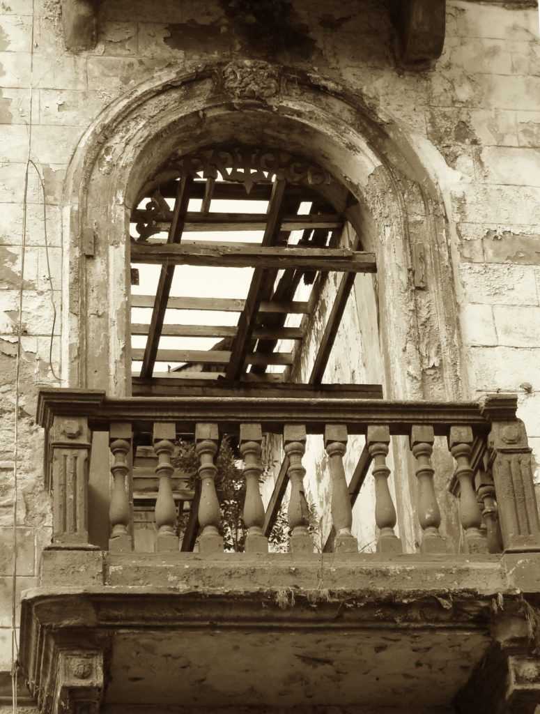 Window Arch in casco viejo