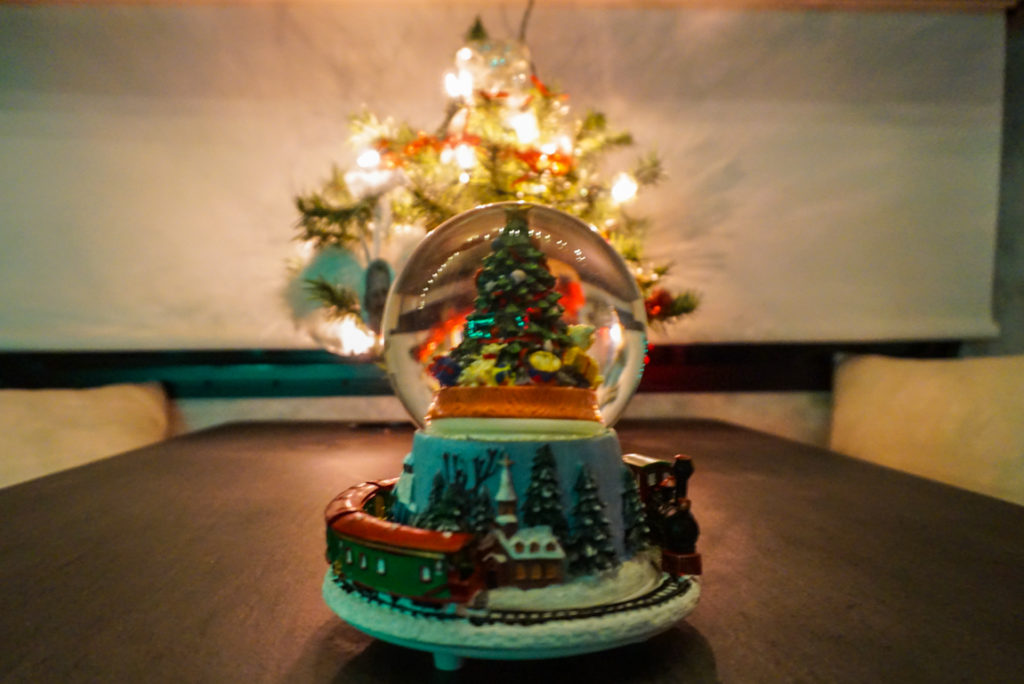RV Christmas Decoration - Snow Globe